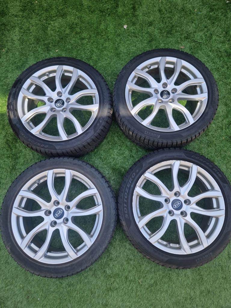 Kia 18 inch velgen met Pirelli winterbanden 225/45 R18 91H, Ophalen, 18 inch, Gebruikt, Banden en Velgen