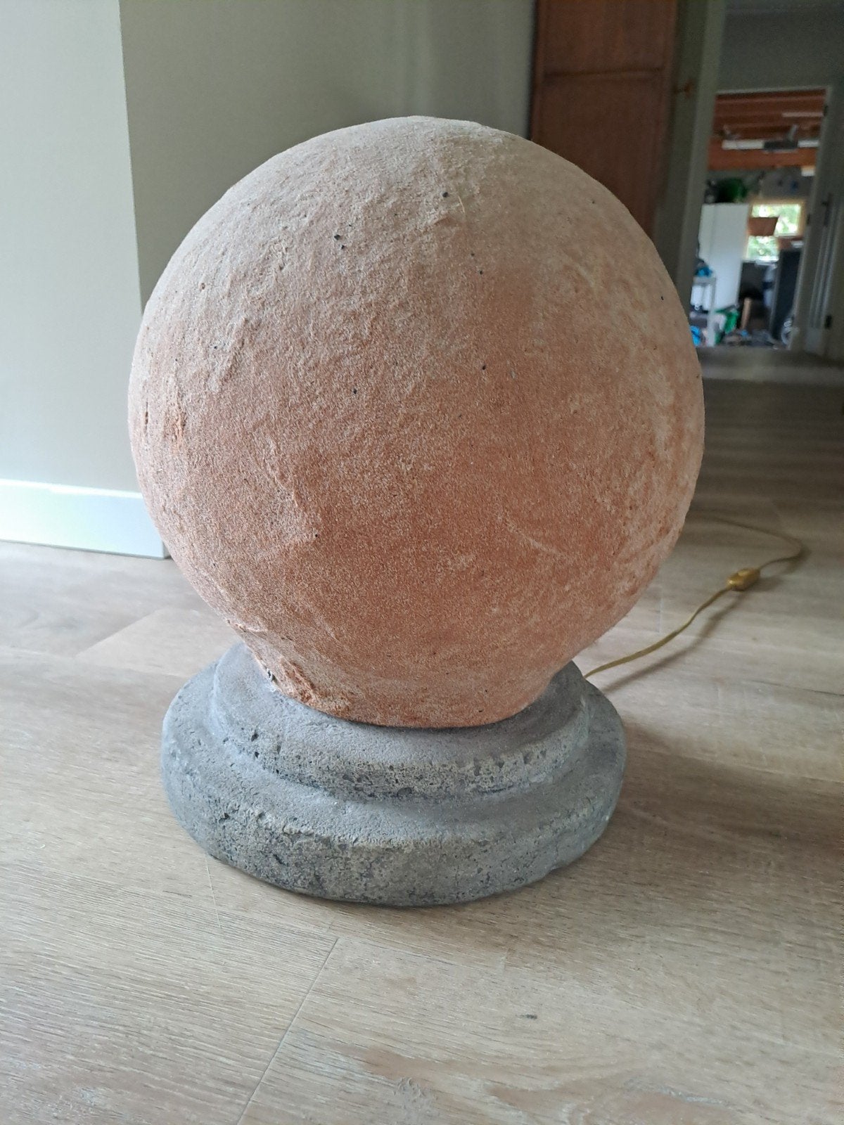 Sfeervolle bolvormige lamp met betonnen voet, Ophalen, Overige merken, Gebruikt, E27 (groot)
