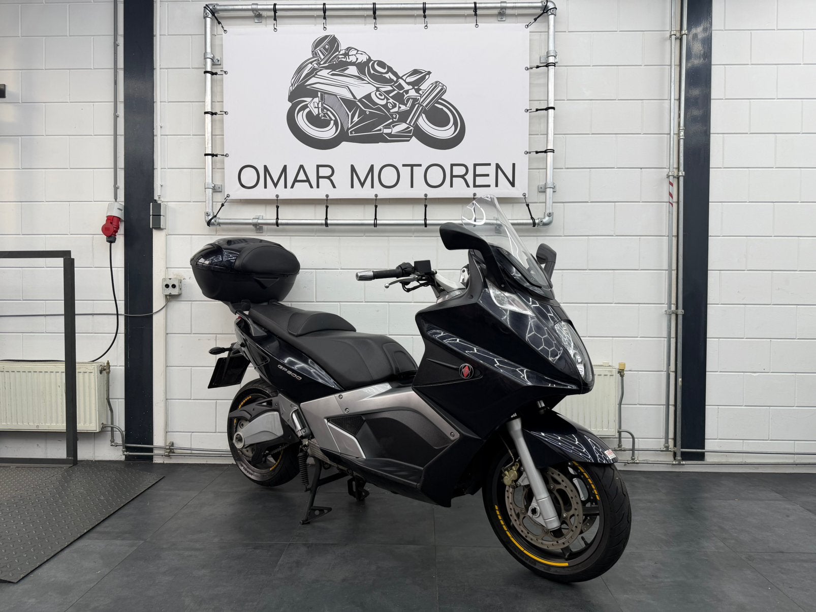 Gilera Gp 800, Bedrijf, Scooter