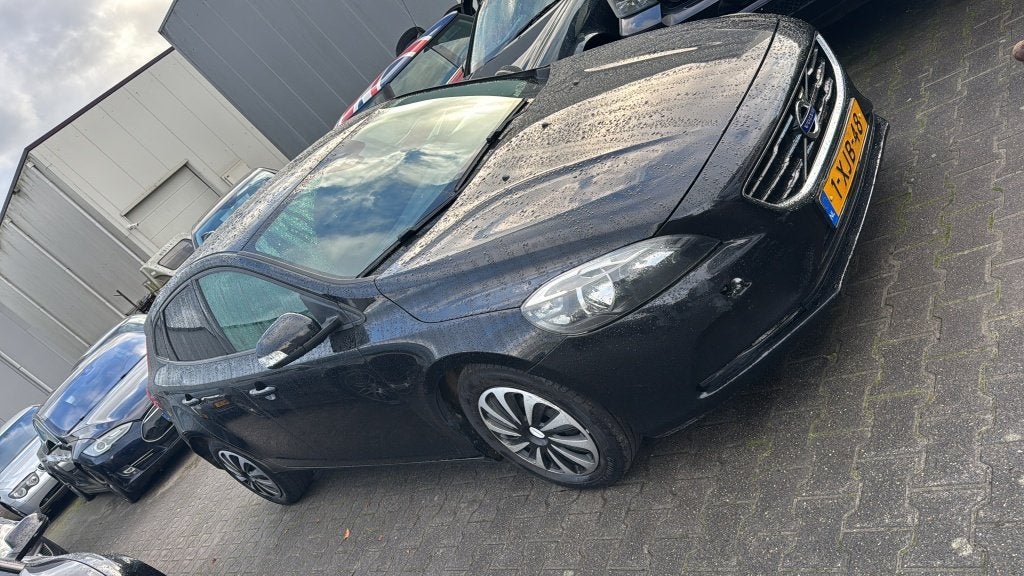 Volvo V40 2.0 D4 2014 Diesel Zwart Motorschade Export, Voorwielaandrijving, Euro 5, Gebruikt, 4 cilinders