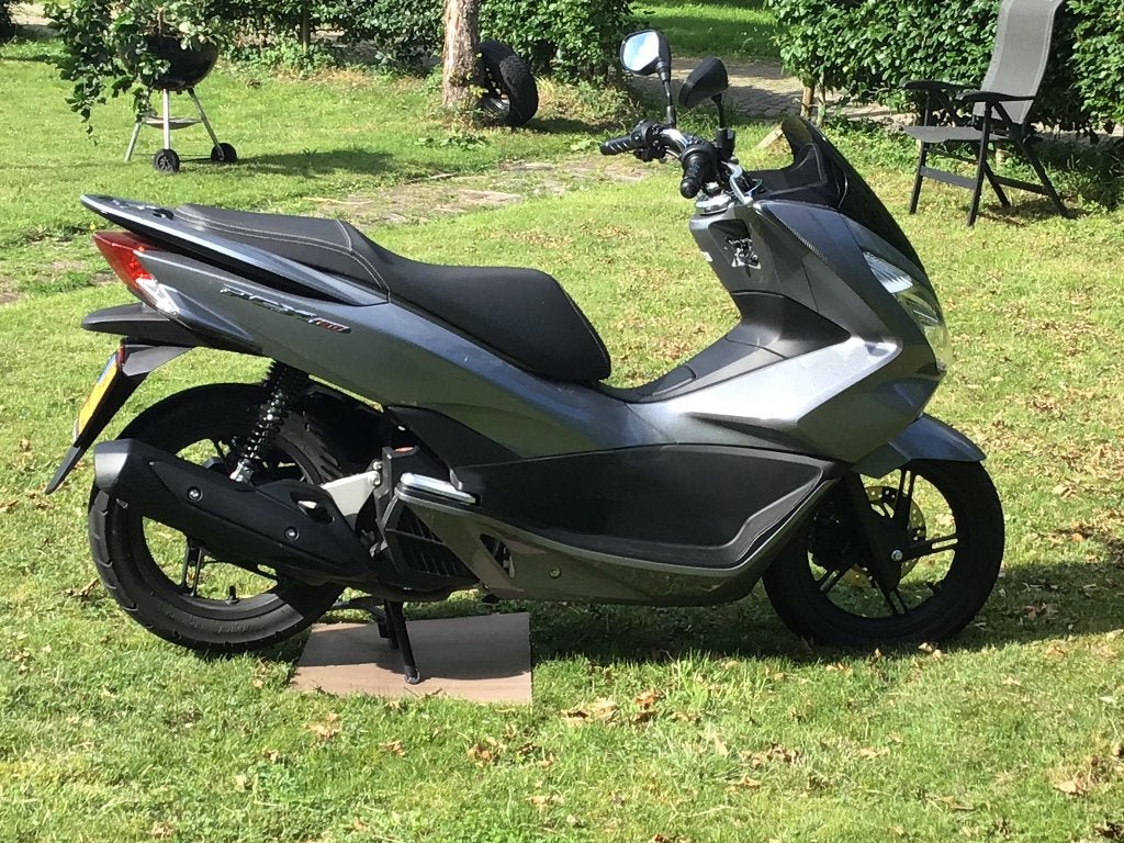 Honda PCX 150, Led verlichting, 2017, 4050 Km, Scooter, Gebruikt, Particulier, Minimaal motorrijbewijs A2
