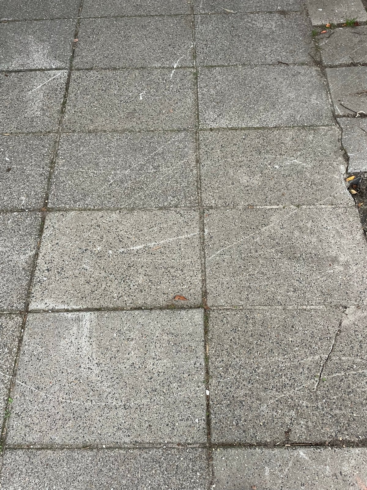 Gratis af te halen 60 bij 40 tegels met kiezel er in, Gebruikt, Ophalen of Verzenden, 10 m² of meer, Beton