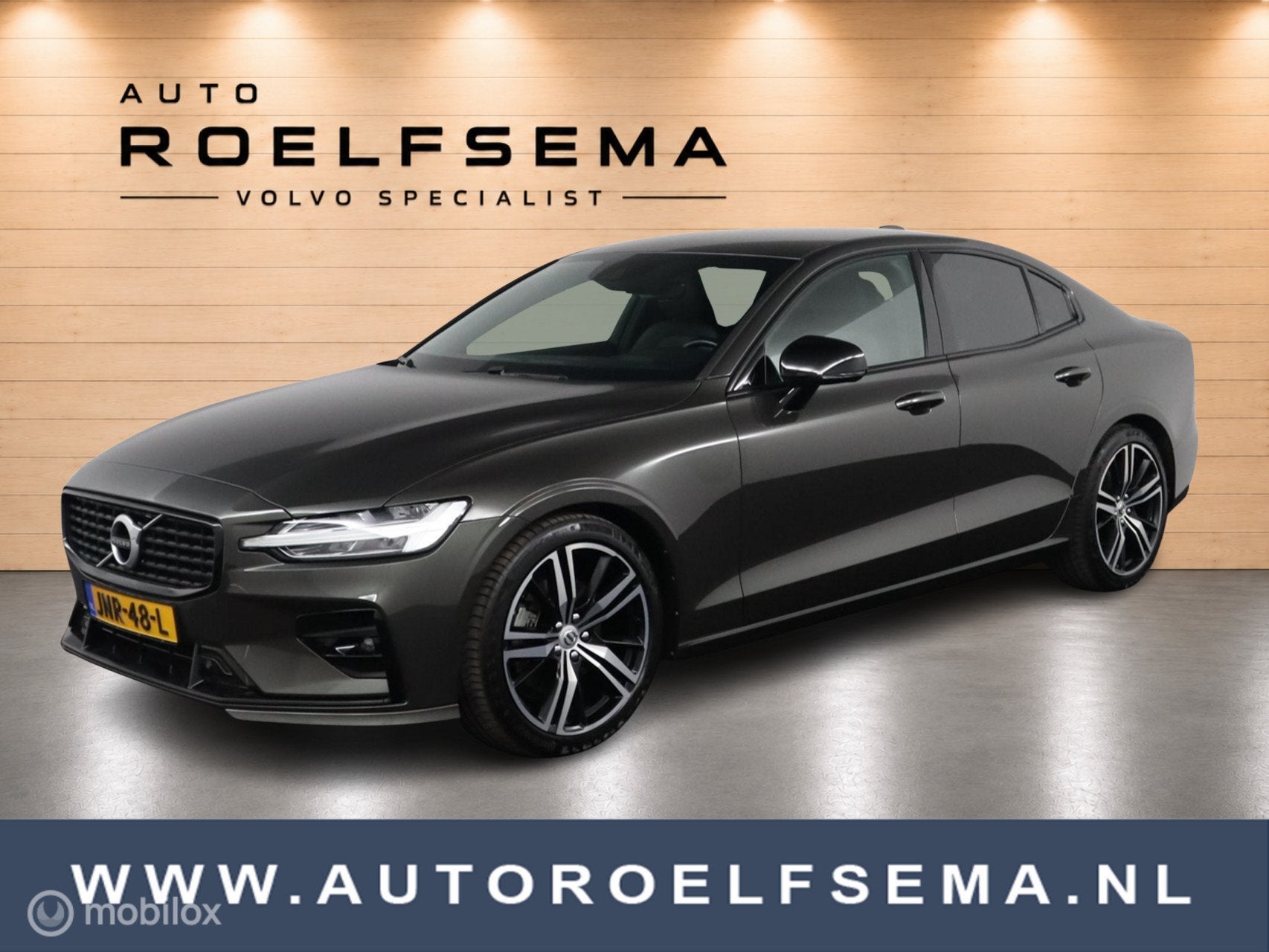 Volvo S60 2.0 B4 R-Design | 19" Velgen | Verwarmbaar stuurwi, 15 km/l, 4 cilinders, 1969 cc, S60