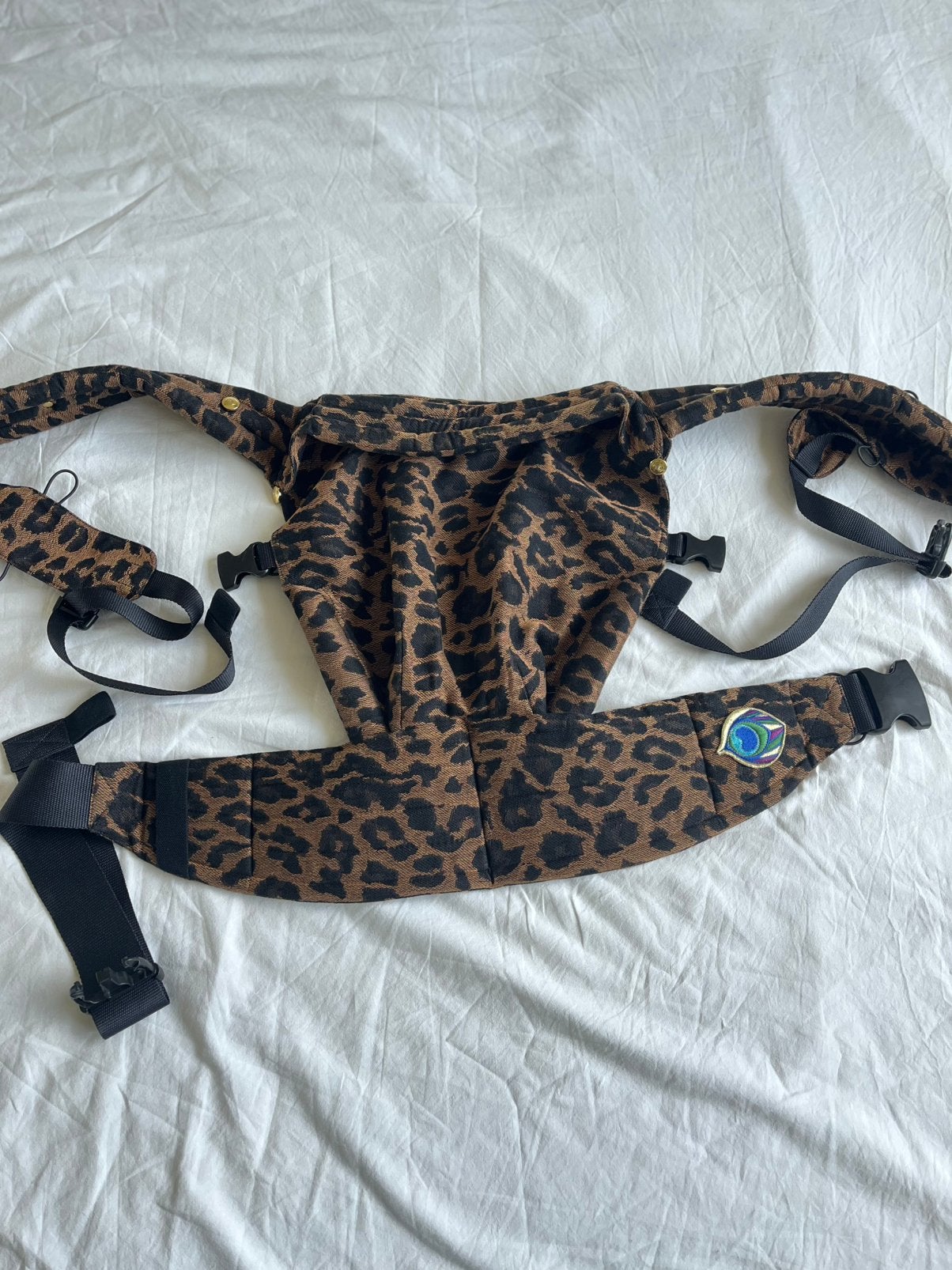 Artipoppe leopard draagzak, Buik of Rug, Zo goed als nieuw, Draagzak, Ophalen