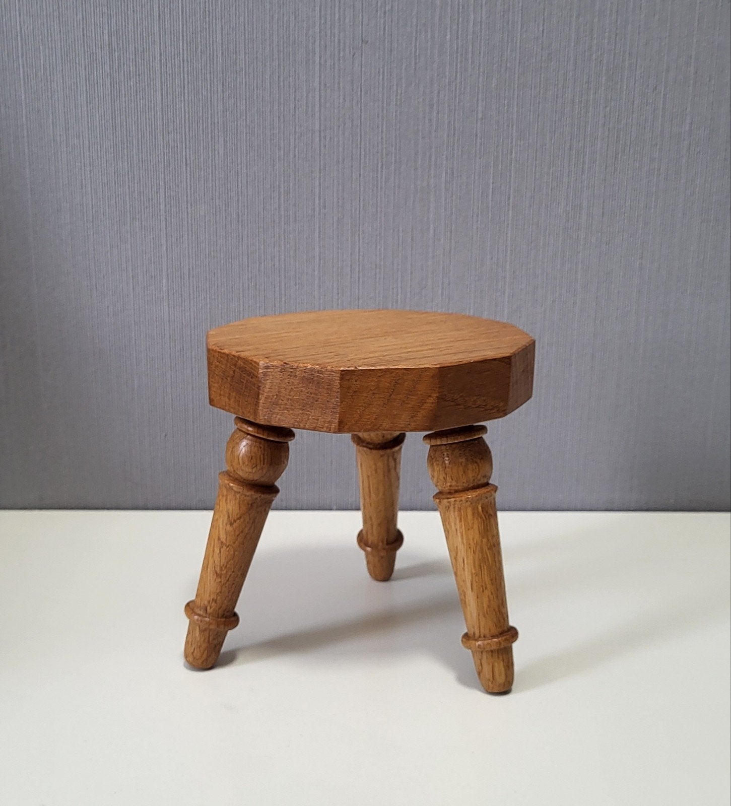 Vintage klein bruin bijzettafeltje / plantentafeltje, Gebruikt, Ophalen of Verzenden, Bruin, Vintage