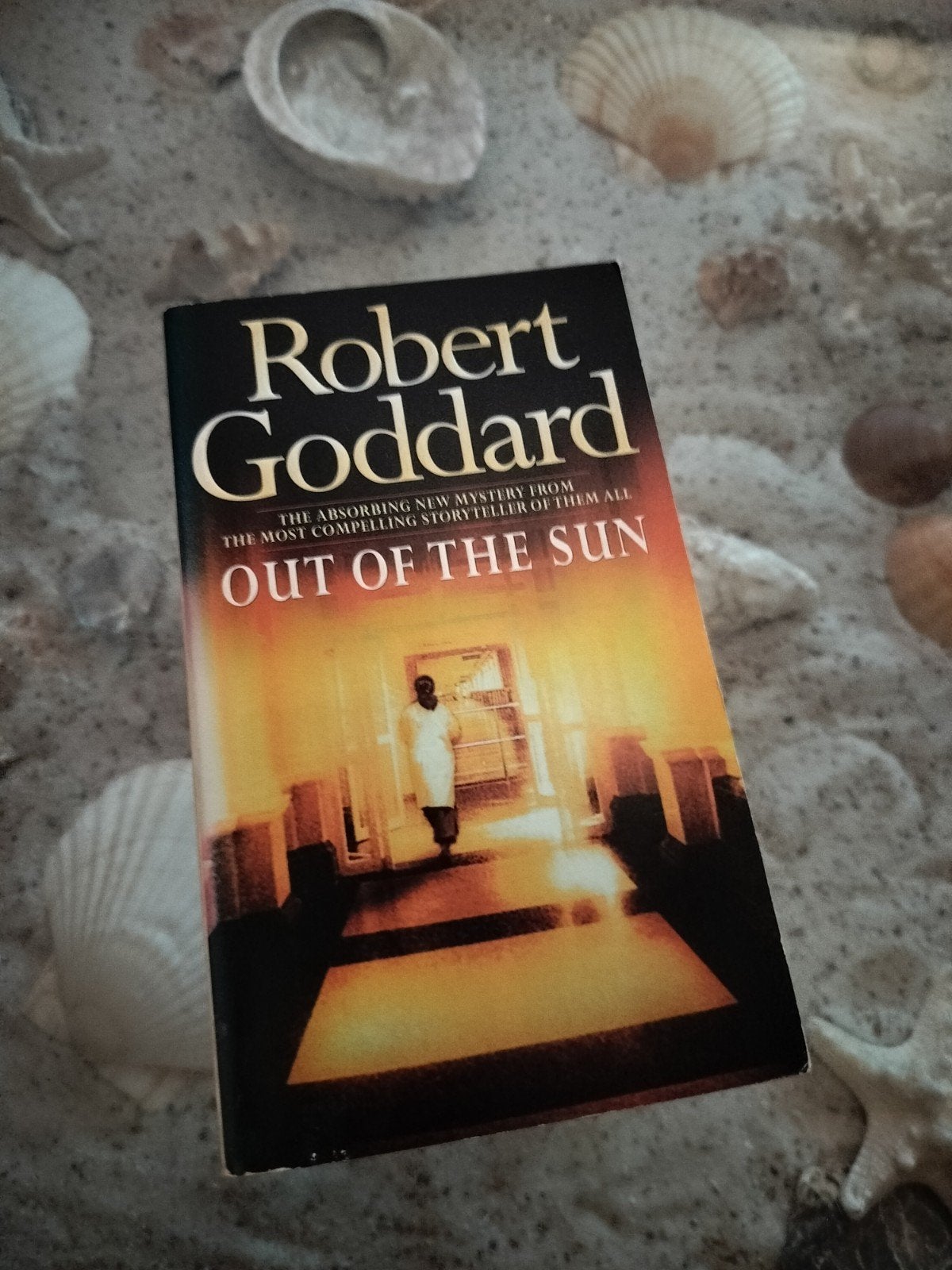 Robert Goddard - Out of the sun - English, Ophalen of Verzenden, Gelezen