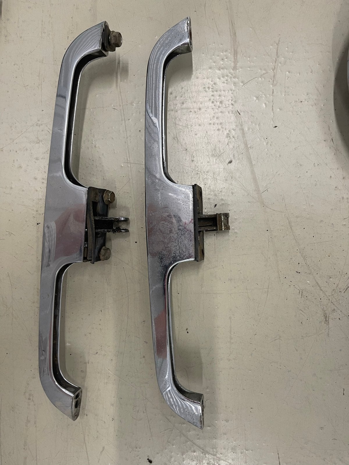 Origineel handvat achterklep Volvo 245 (2 stuks), Gebruikt, Achterklep, Ophalen of Verzenden, Volvo