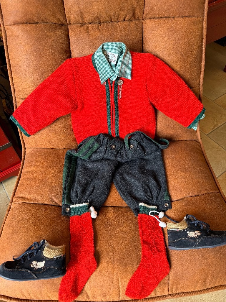 Oostenrijks tenuetje met schoentjes en sokken - Maat 92/22, Ophalen of Verzenden, Setje, Jongen, Oostenrijks