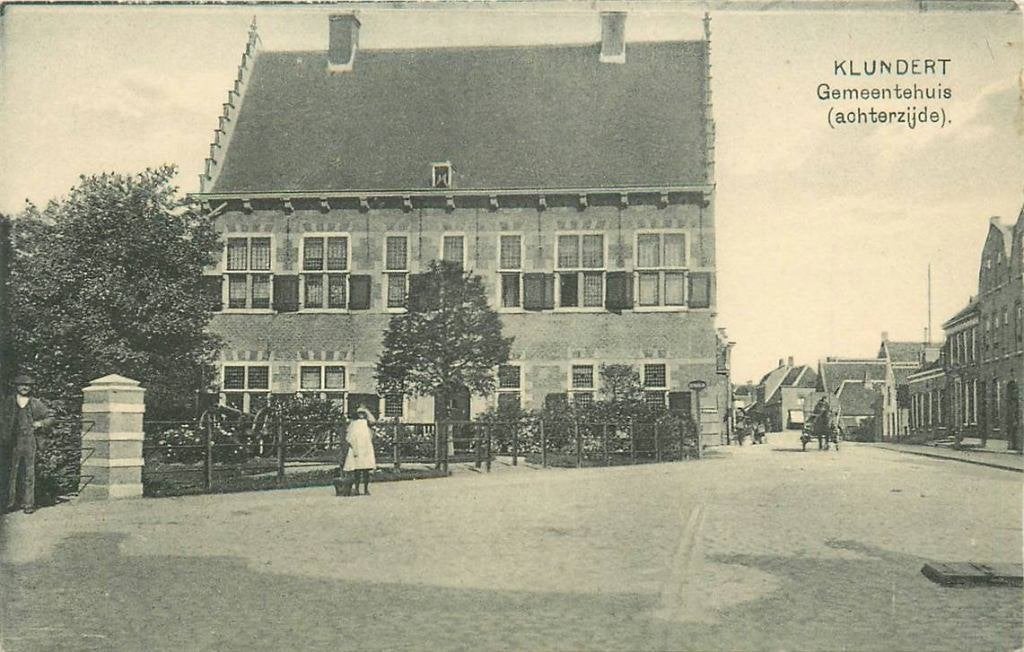 388-556-001 Klundert Gemeentehuis achterzijde, Verzamelen, Ansichtkaarten | Nederland, Verzenden, Voor 1920, Noord-Brabant