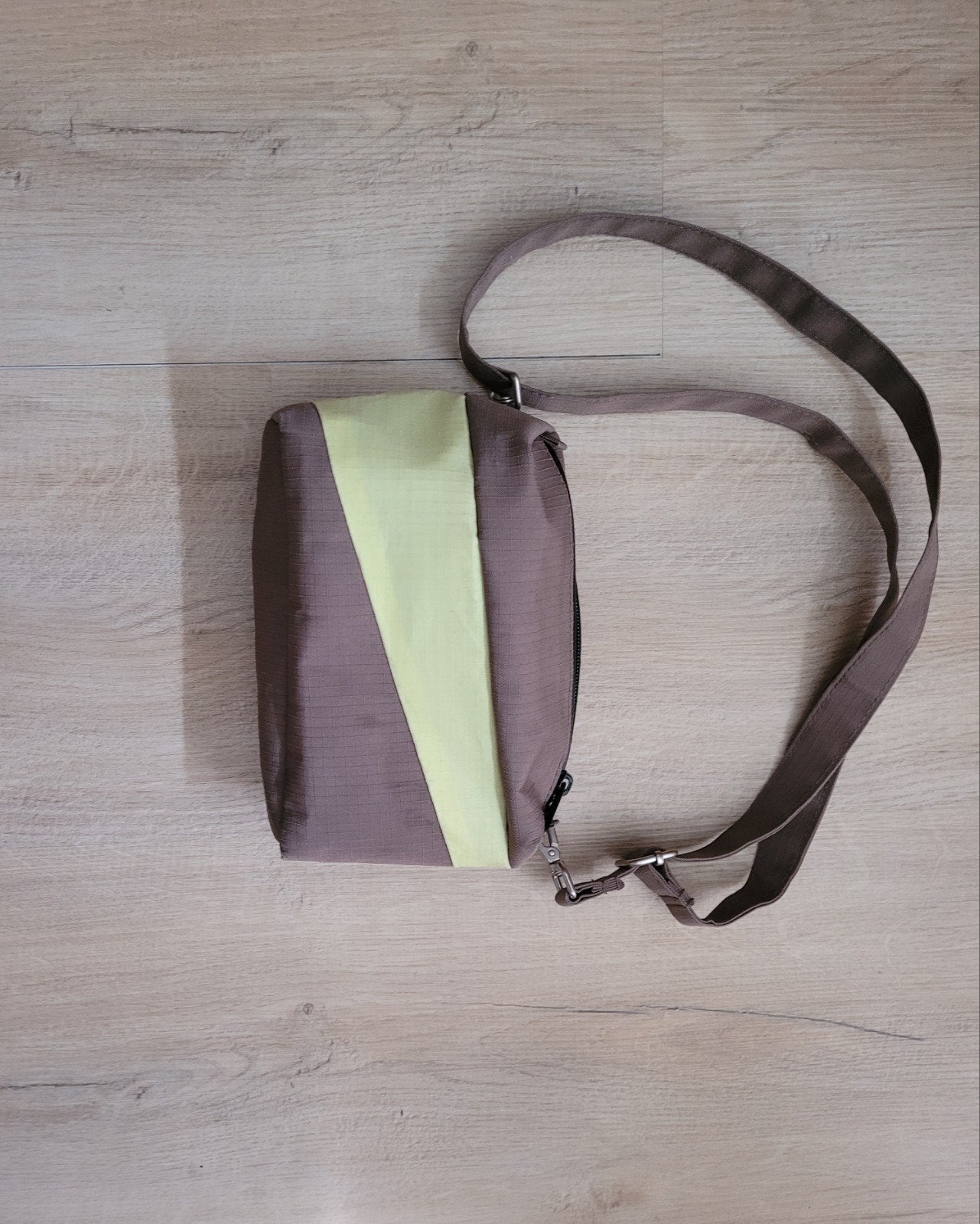 Susan Bijl  Bumbag small- Bruin/Lichtgroen, Sieraden, Tassen en Uiterlijk, Ophalen of Verzenden