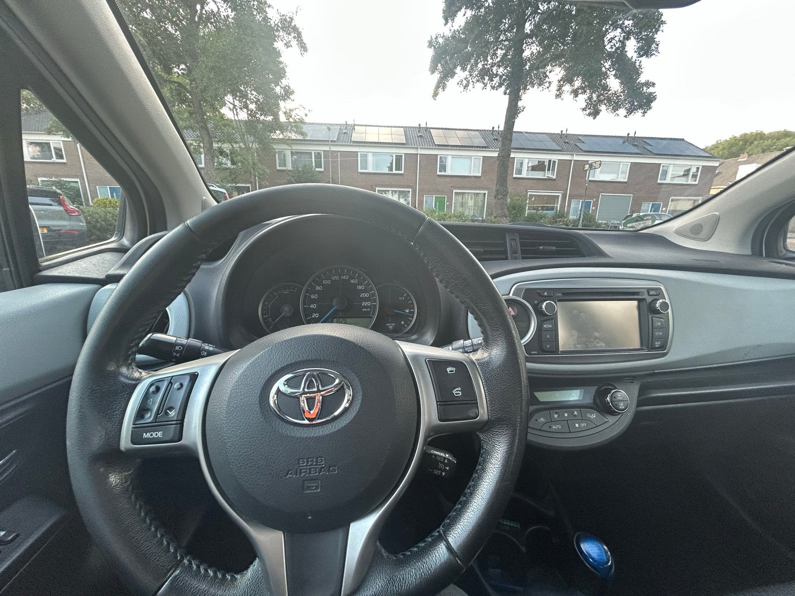 Foto 10 van Toyota Yaris 1.5 Full Hybrid 5DR 2013 apk 2027