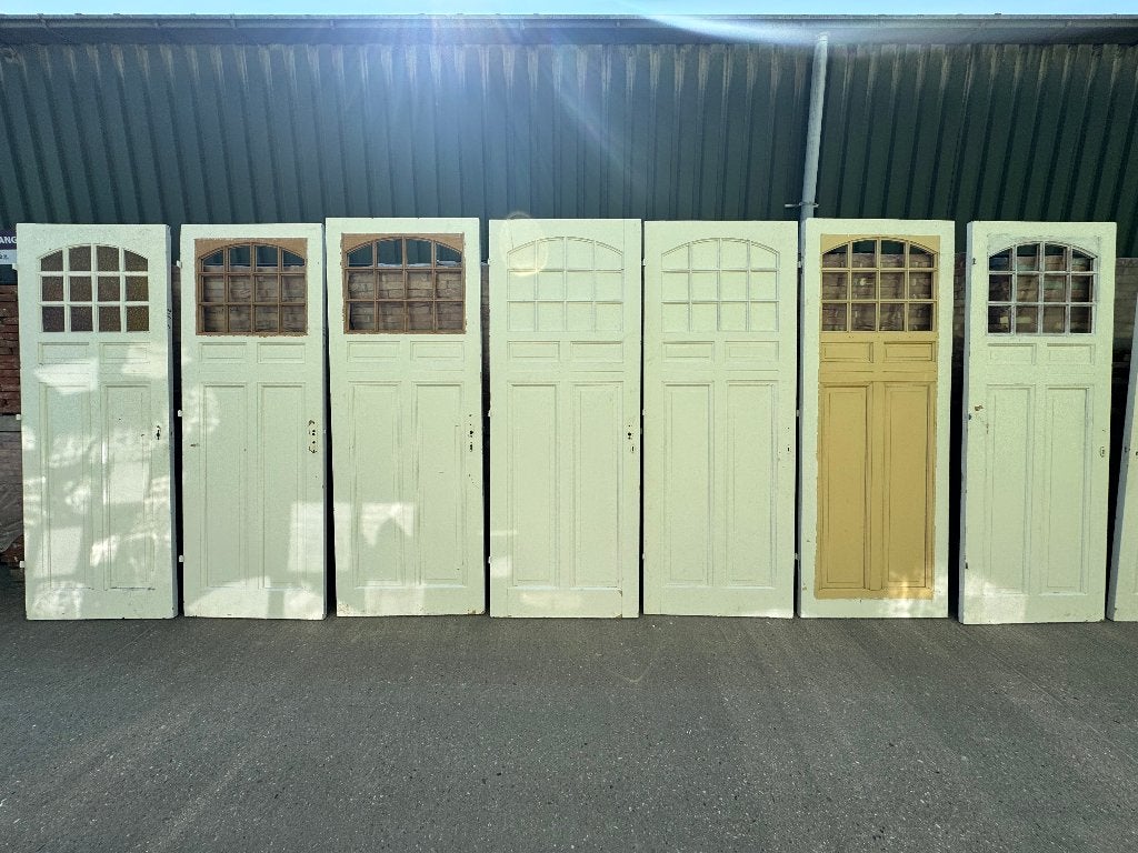 9 antieke houten paneel deuren uit 1 serie / pand met glas., Ophalen