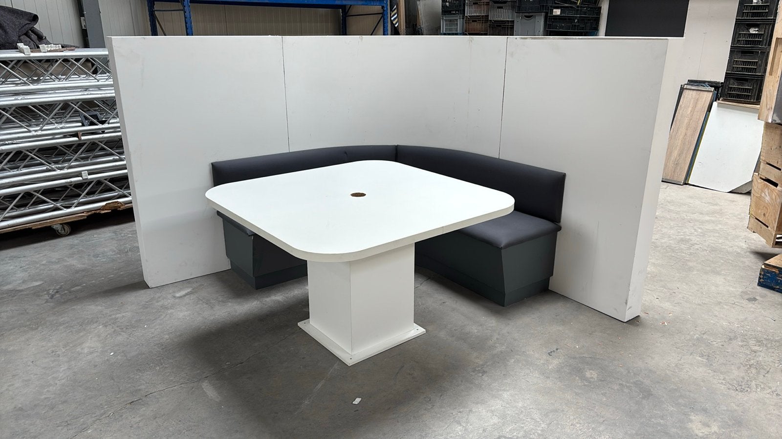 Gratis 4-hoek opstelling met banken , kussens en tafel, Ophalen, Gebruikt, 100 tot 125 cm, 300 cm of meer