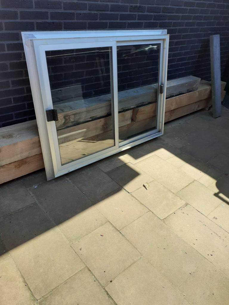 GERESERVEERD Aluminium kozijn met schuiframen en dubbelglas, Gebruikt, Raamkozijn, Aluminium, Inclusief glas
