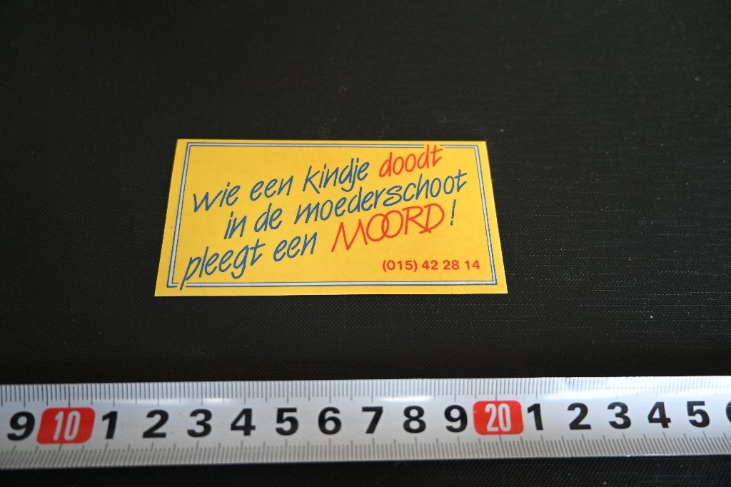 sticker Wie een kindje doodt in de moederschoot pleegt een, Ophalen, Zo goed als nieuw