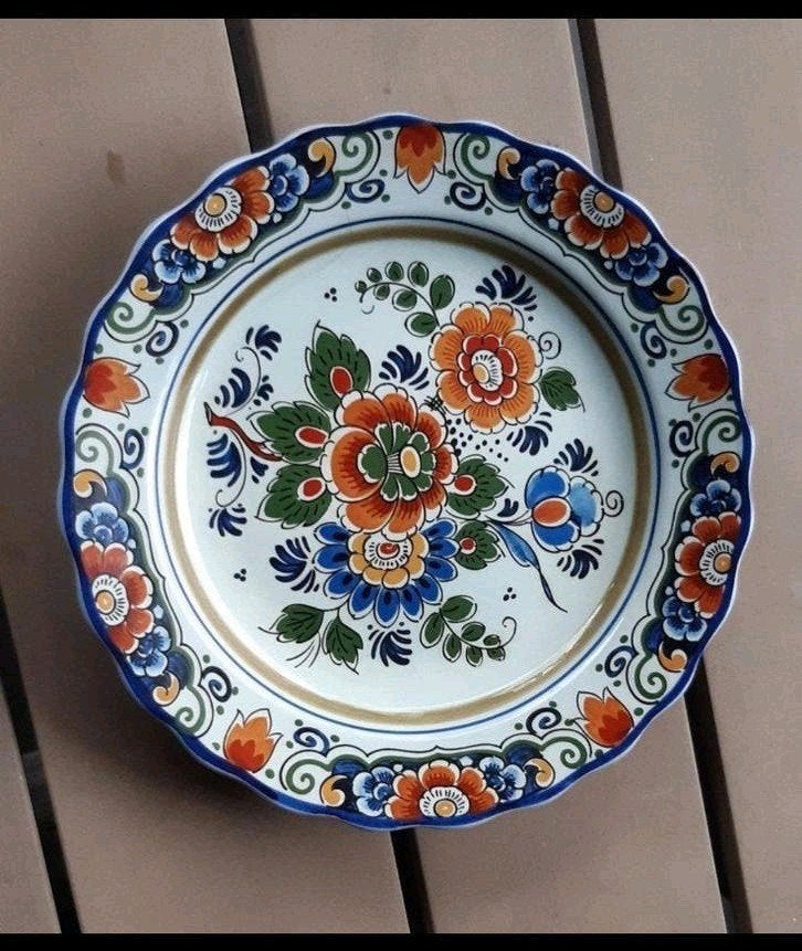 Prachtig Delfts Polychroom Handwerk Wandbord Bloemmotief, Antiek en Kunst, Ophalen of Verzenden