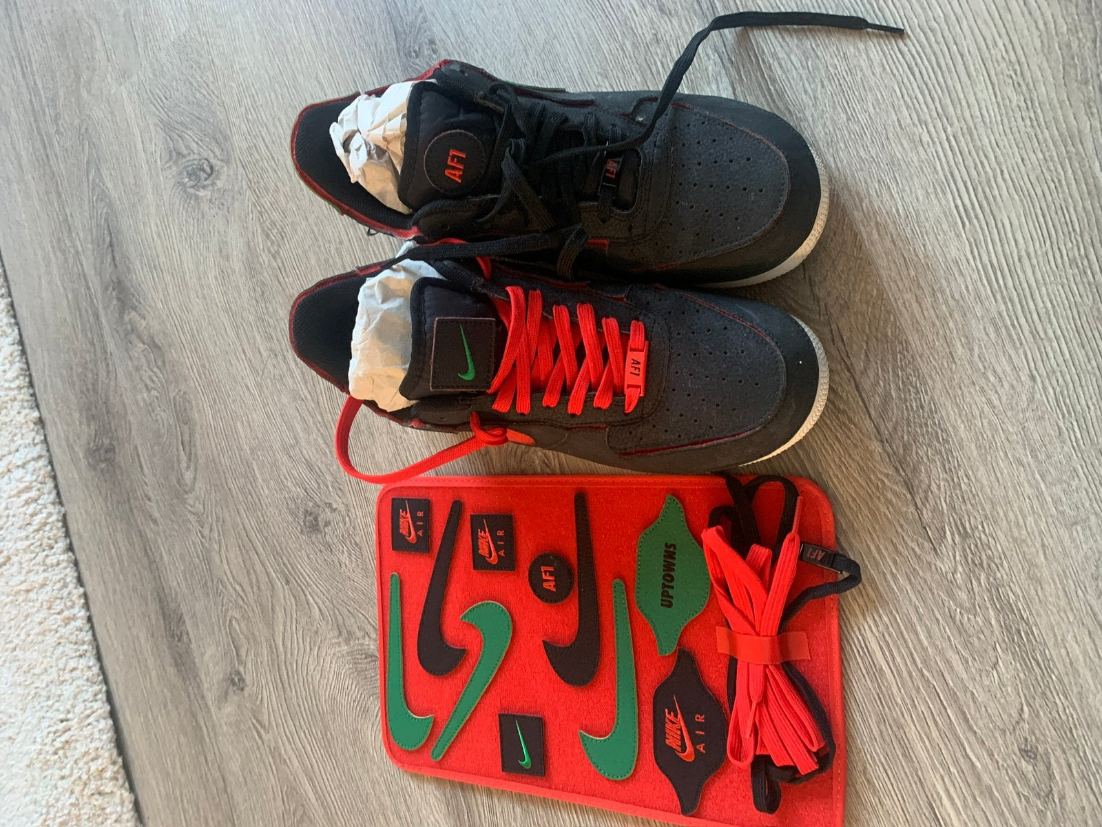 Nike Air Force 1 Low “Uptowns” Black/Red,, Maat XS of kleiner, Ophalen of Verzenden, Zo goed als nieuw, Schoenen