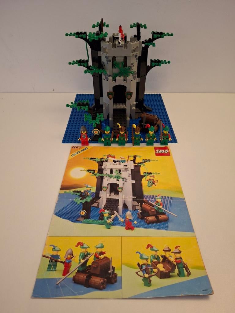 Lego 6077 Forestmen's River Fortress. Jaren 80 Castle, Compleet, Lego, Info@lego.com, 33 Bath Road, Slough, UK