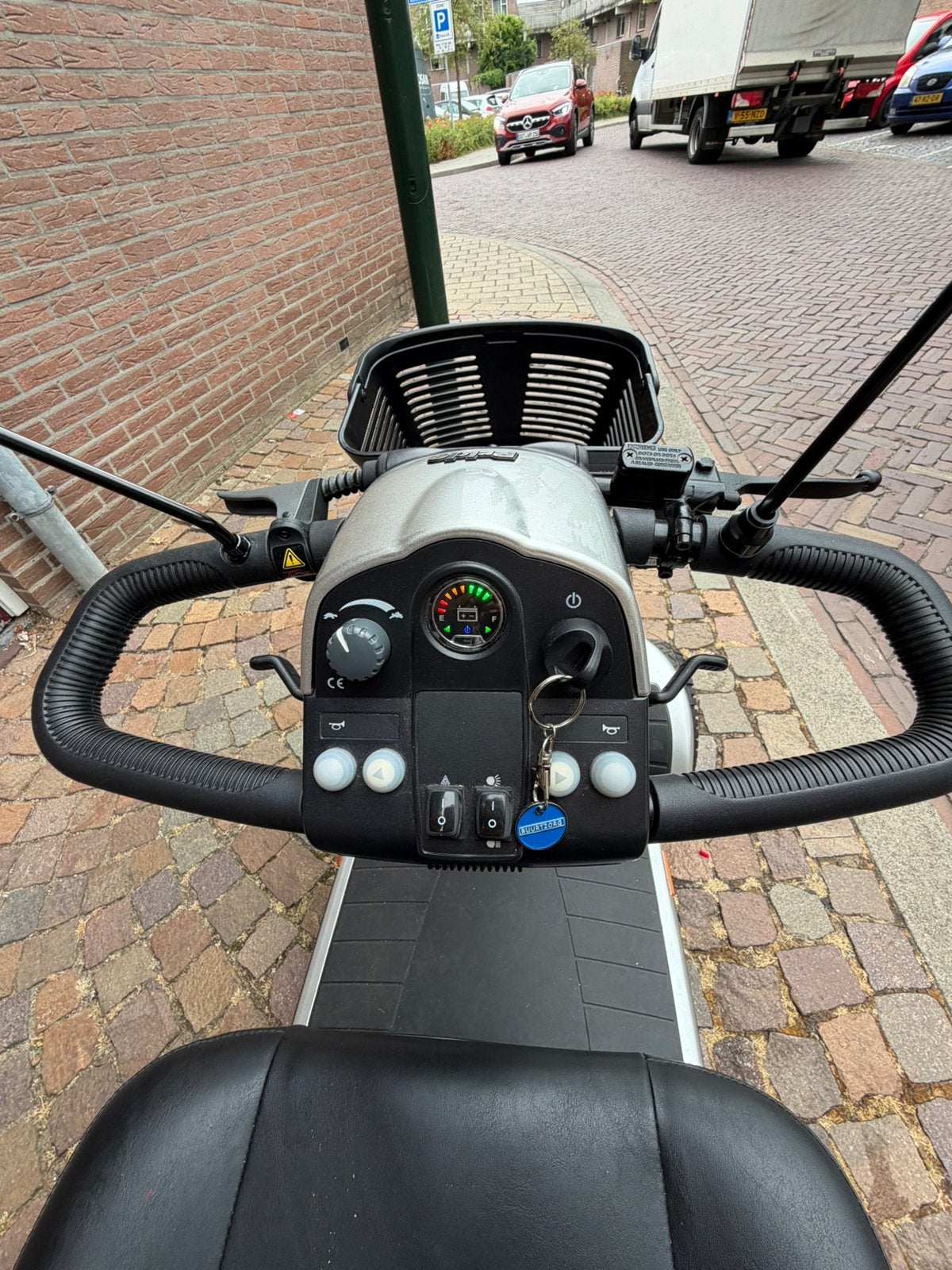 Zilvergrijze scootmobiel pride xl i30, Ophalen, Zo goed als nieuw, Pride, 16 km/u of meer