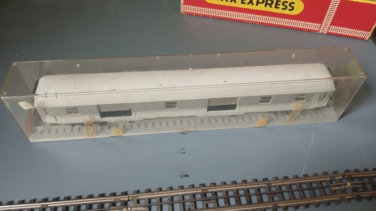 Trix Express DB personenwagon - Zo goed als nieuw, Hobby en Vrije tijd, Modeltreinen | H0, Ophalen of Verzenden, Zo goed als nieuw