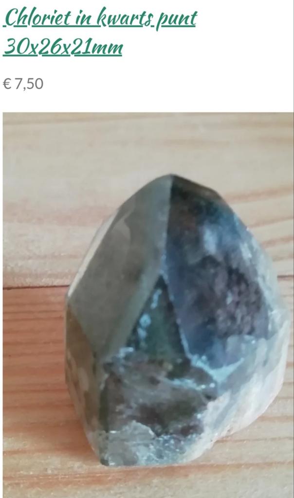 Chloriet in kwarts punt 30x26x21mm, Ophalen of Verzenden, Mineraal