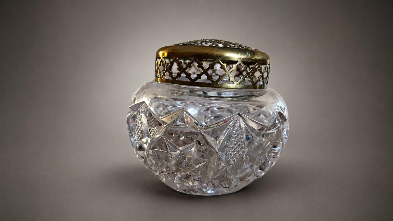 Hair receiver or rose bowl, Ophalen of Verzenden