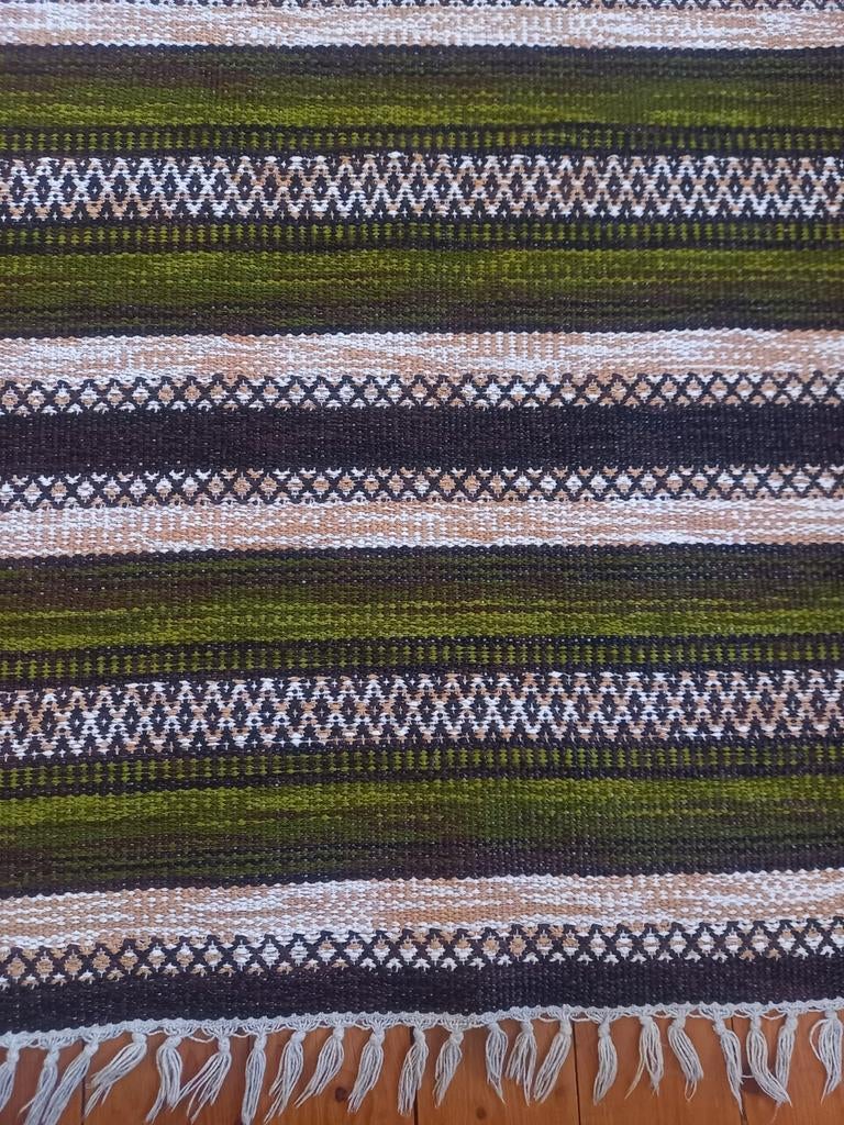 Zweeds vintage retro geweven vloerkleed 'Matta' uit Dalarna., Huis en Inrichting, Gebruikt, 100 tot 150 cm, Groen, Scandinavisch, Zweeds, Vintage
