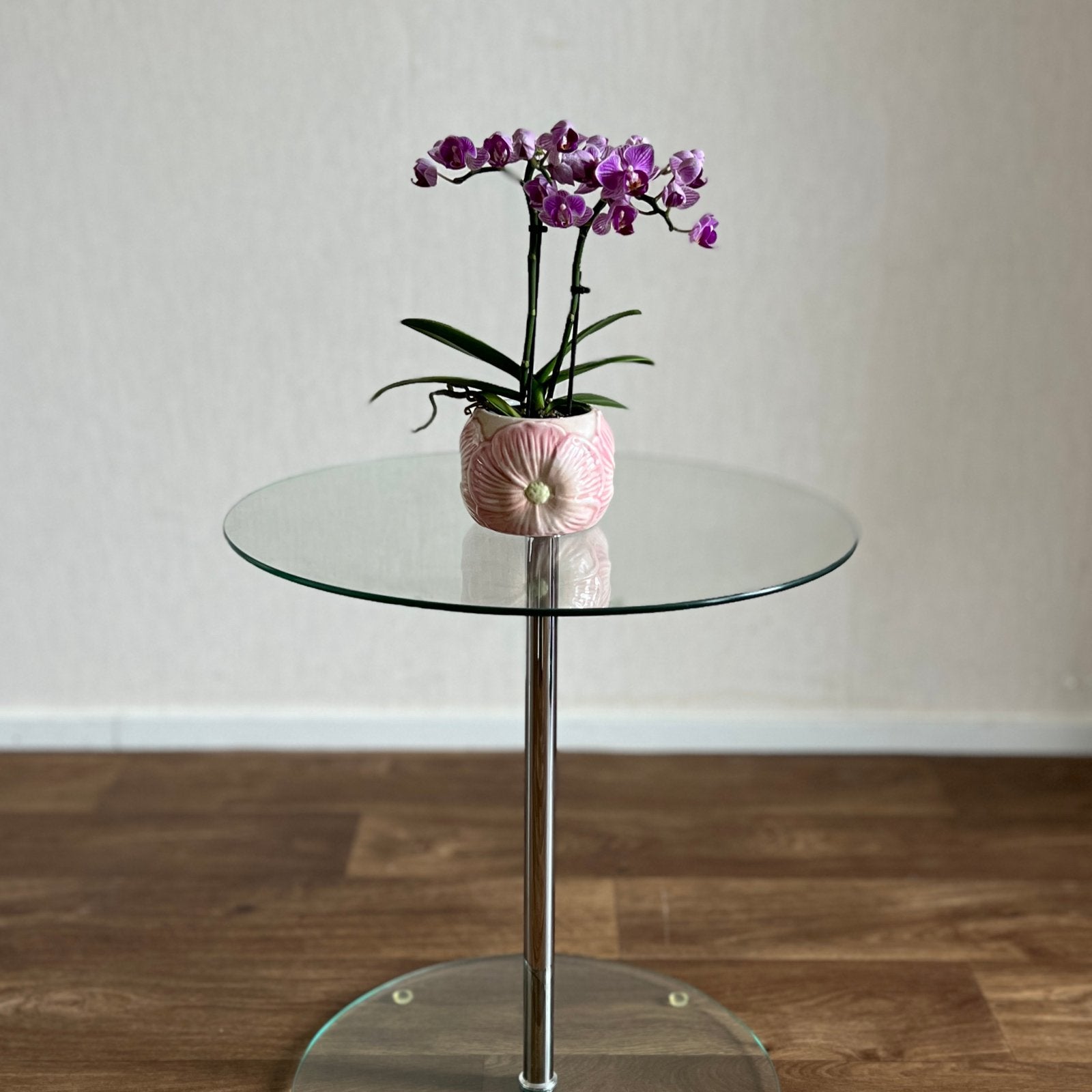 Glazen bijzettafel met chromen poot - Modern design, Huis en Inrichting, Tafels | Bijzettafels, Minder dan 55 cm, Rond, Ophalen