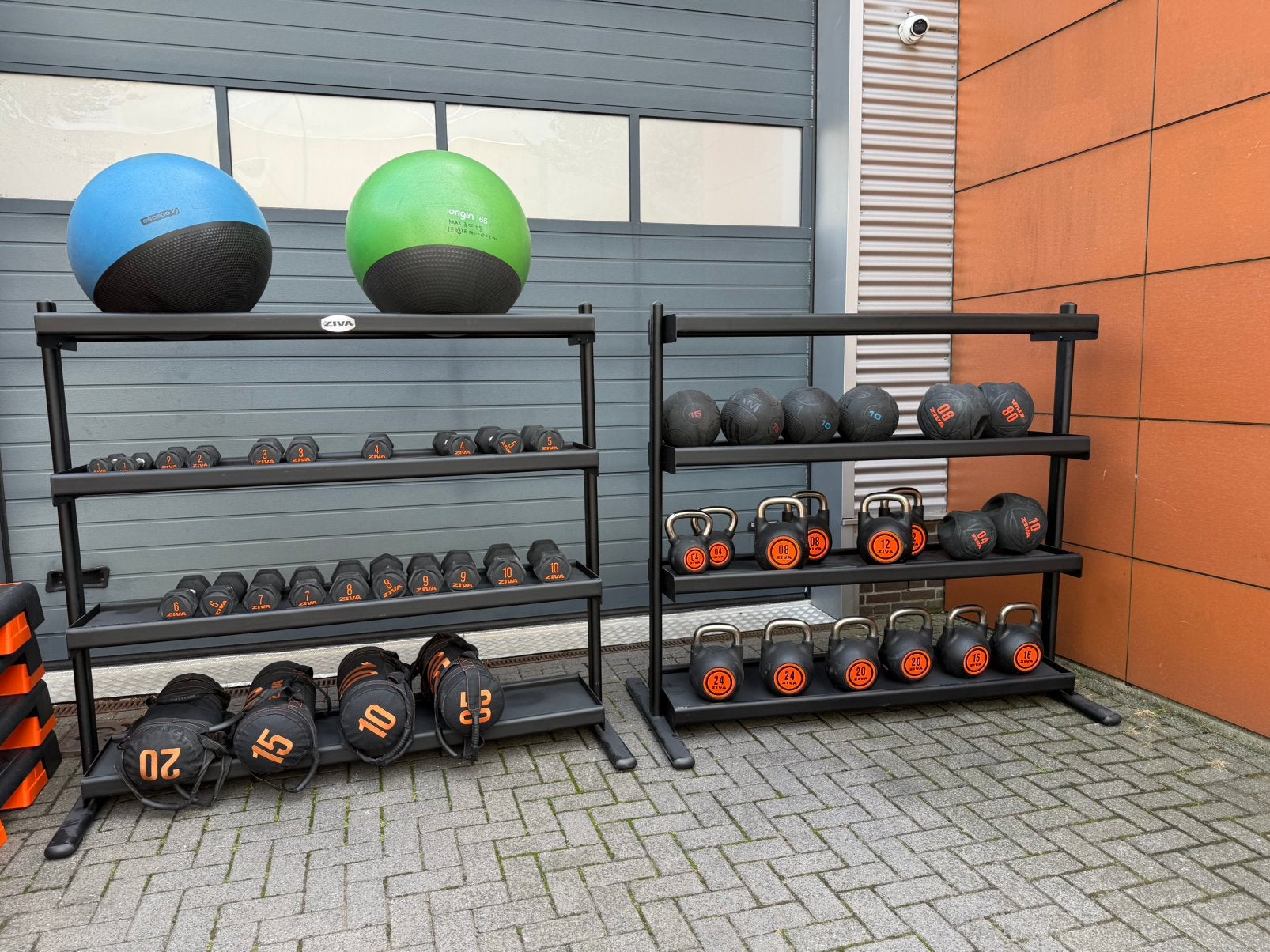 2 Ziva Opbergrekken ,Kettlebells ,Sandbags ,Dumbells ,Ballen, Sport en Fitness, Ophalen, Gebruikt, Kettlebell