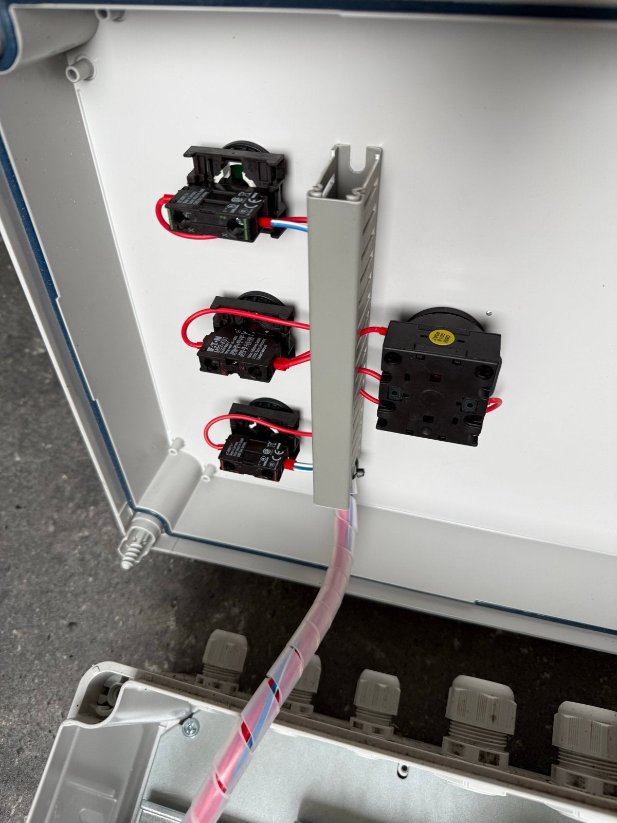Nieuwe Schneider Electric Besturingskast met Eaton comp., Ophalen
