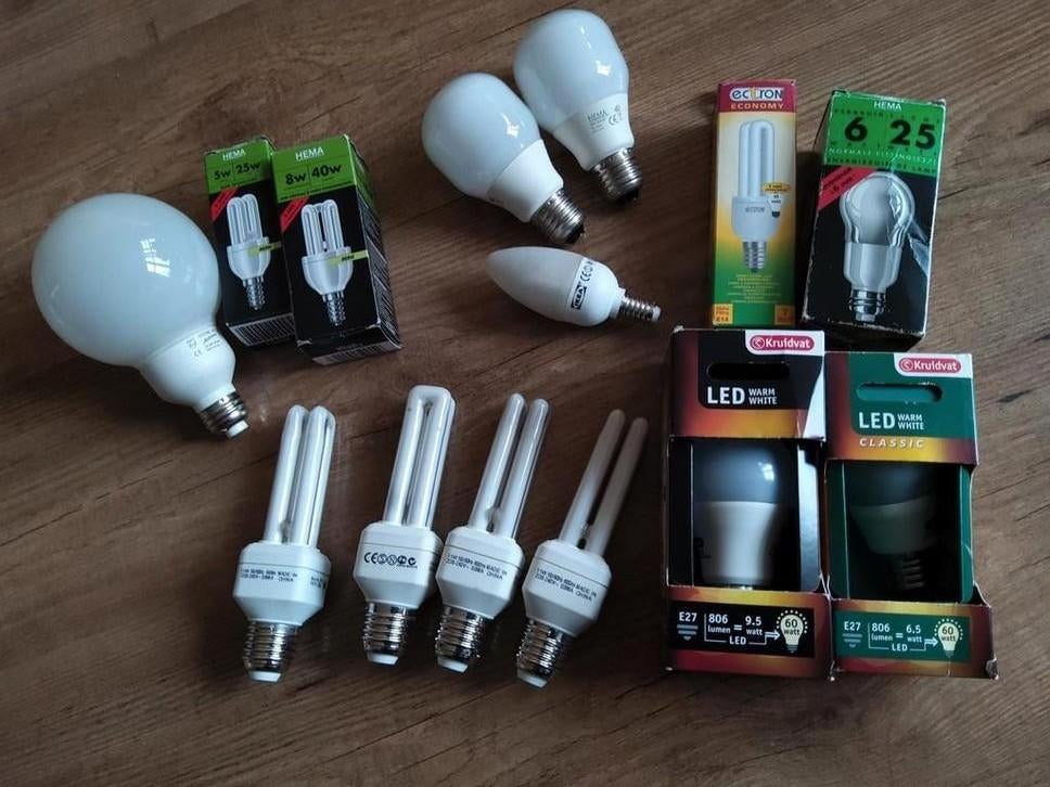 14 diverse lampen: E27, E14, LED en spaarlampen, Huis en Inrichting, Lampen | Losse lampen, 30 tot 60 watt, Led-lamp, Gebruikt
