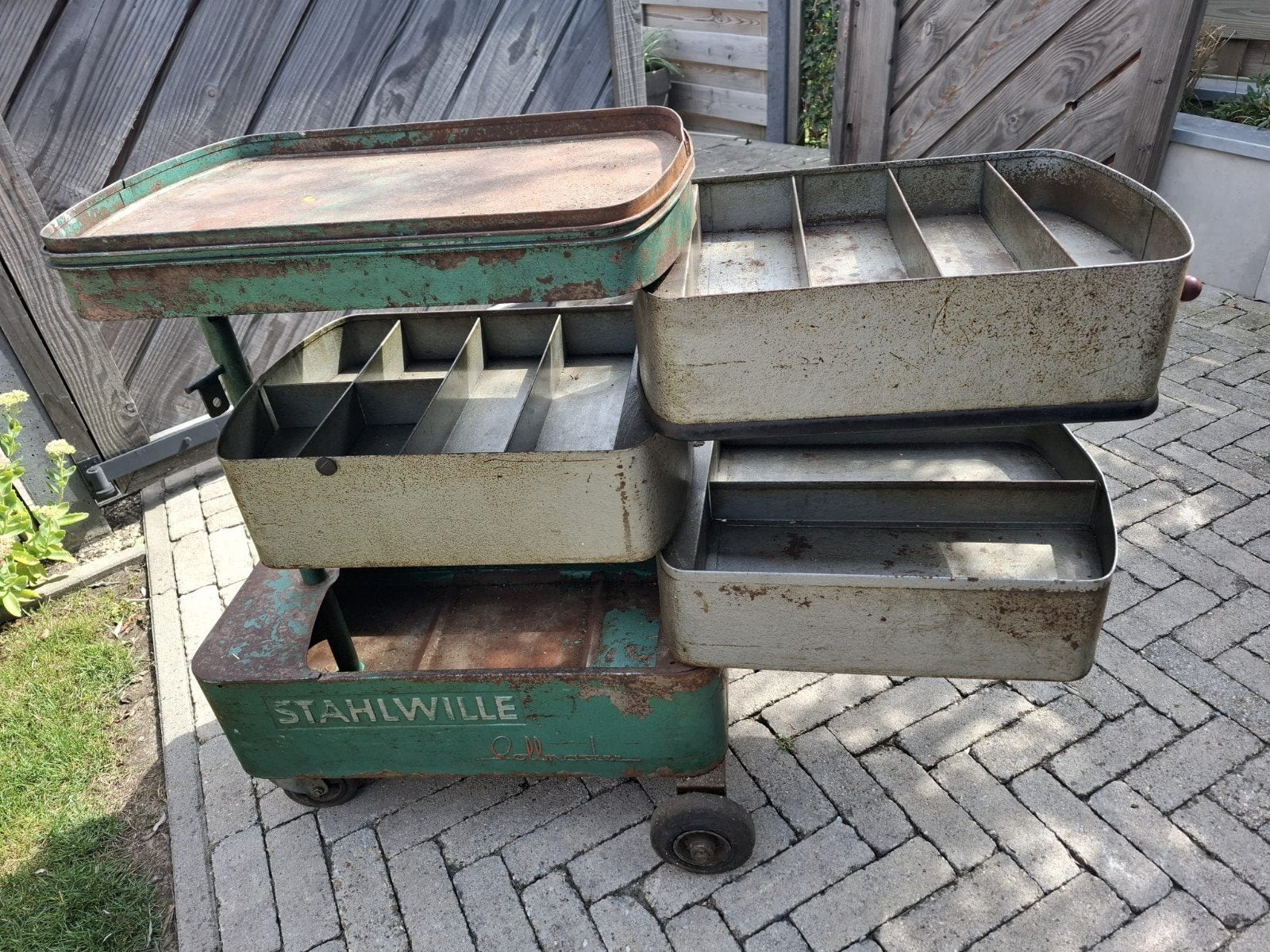 Verrijdbare gereedschapskar, Ophalen