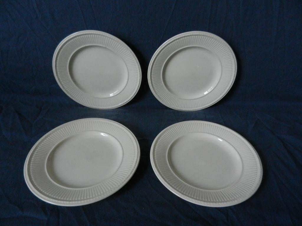 4 Vier Wedgwood Edme bordjes d. 18,0 cm. Vrijwel nieuw., Keramiek, Ophalen of Verzenden, Zo goed als nieuw, Bord(en)