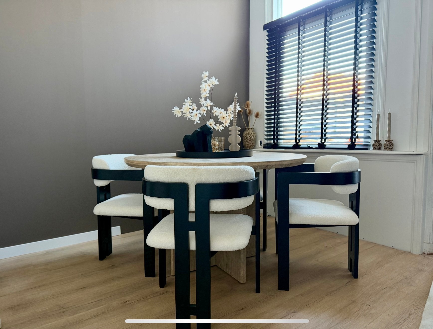 Eettafel met 4 eetkamerstoelen., Ophalen