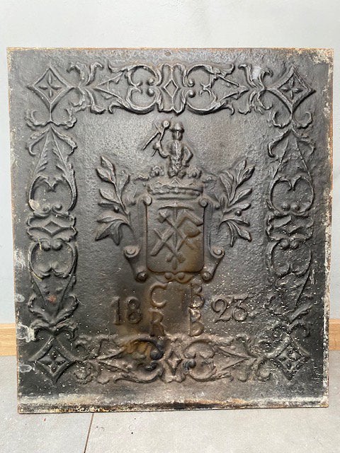 Antiek gietijzeren openhaardplaat -1823, Ophalen, Gebruikt, Vrijstaande haard, Houthaard