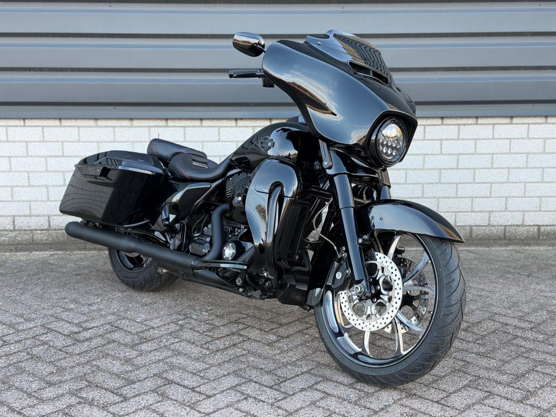 Harley Davidson FLHX Street Glide 103 black EDITION rockford, 1688 cc, Bedrijf, LED Verlichting, Meer dan 35 kW