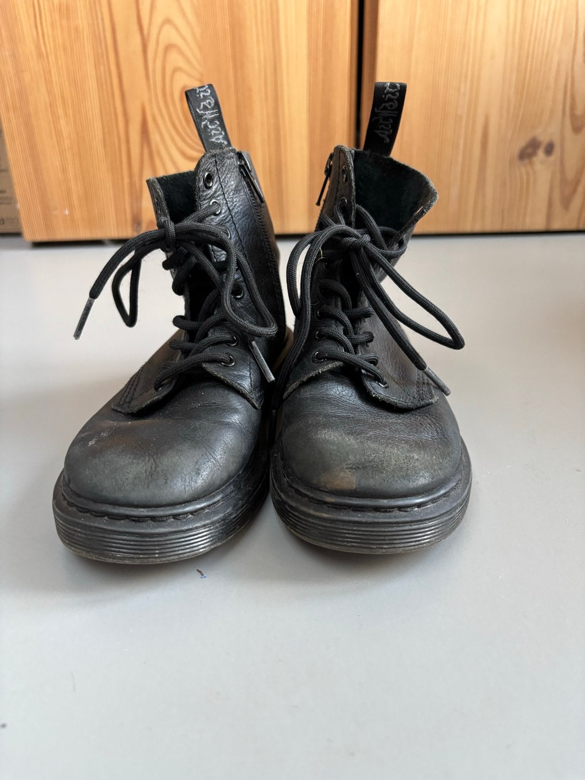 Dr Martens kinderschoenen maat 31, zo goed als nieuw, Kinderen en Baby's, Ophalen of Verzenden, Zo goed als nieuw, Jongen of Meisje