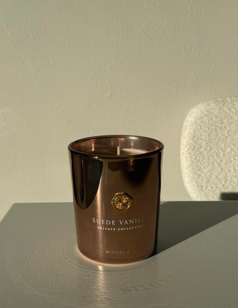 Rituals suede vanilla geurkaars kaars 360 gram NIEUW, Overige materialen, Nieuw, Ophalen of Verzenden, Kaars
