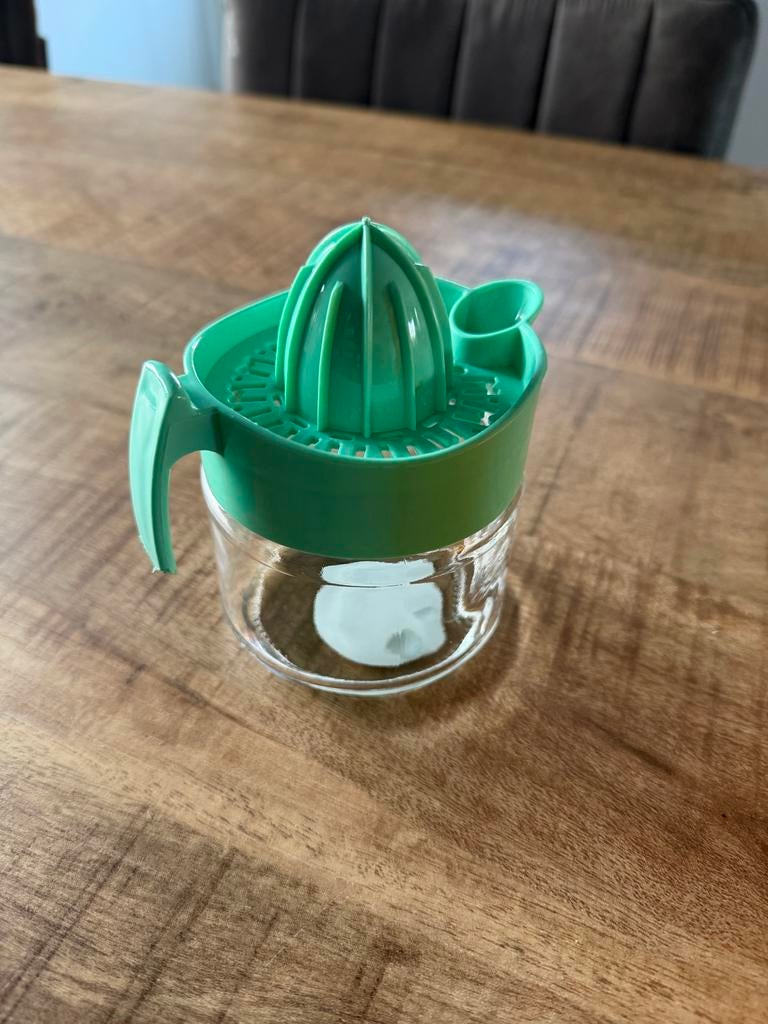 Groene citruspers met glazen opvangbak, Huis en Inrichting, Ophalen of Verzenden, Gebruikt