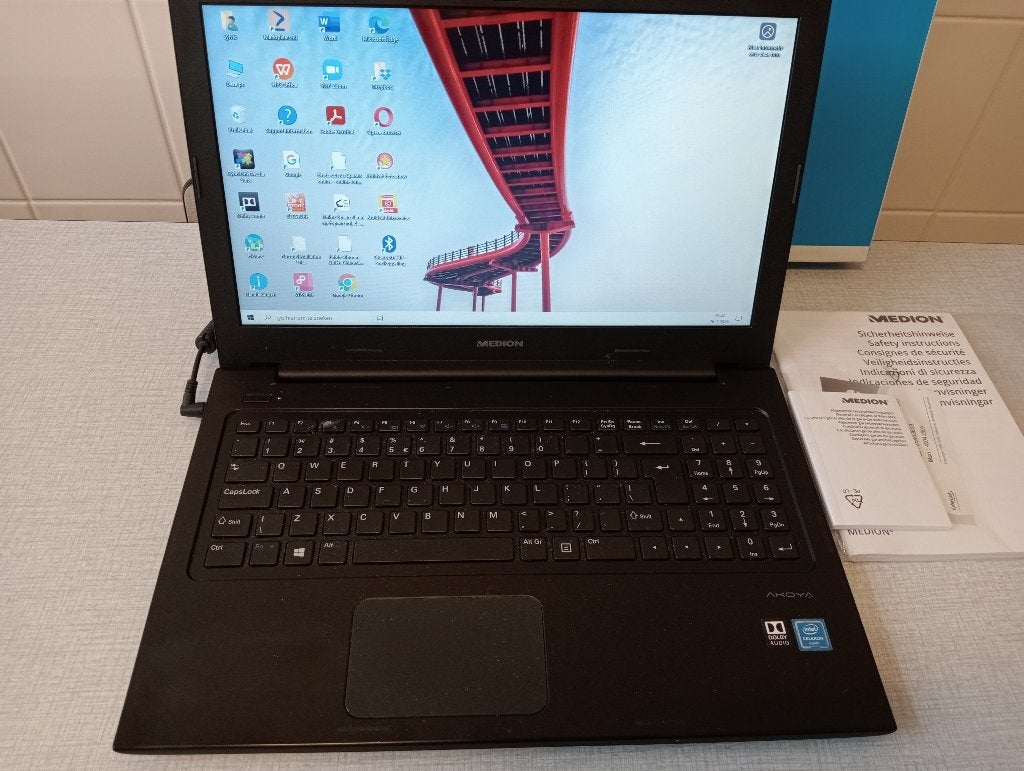 Medion Akoya S6219 Laptop | 15.6 inch | SSD | Windows, 2 tot 3 Ghz, Medion, Ophalen of Verzenden, Zo goed als nieuw