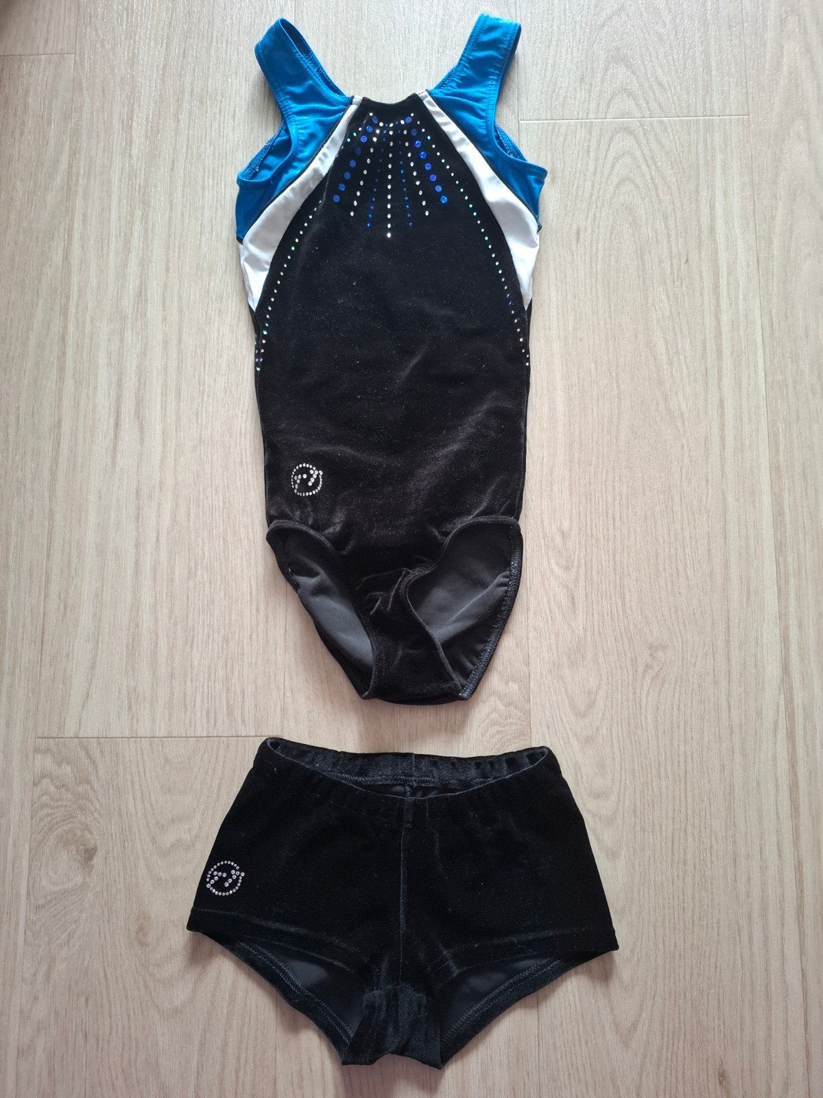 Turnpakje met bijbehorend broekje, Sport en Fitness, Kindermaat 146 t/m 176, Ophalen, Zo goed als nieuw, Turnpak(je)