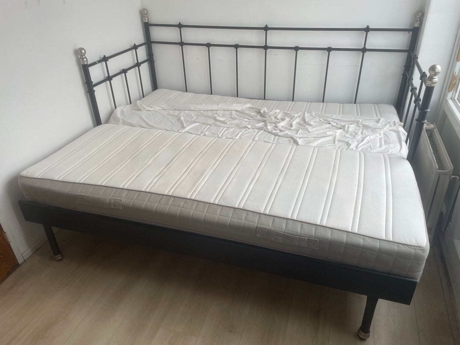 Bed 1 of 2 persoon met matrassen, Ophalen, Gebruikt, Zwart, Tweepersoons