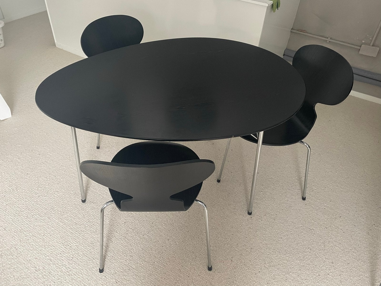 Fritz Hansen / Arne Jacobsen eettafel met 3 miertjes - Zwart, Ophalen, 100 tot 150 cm, Zo goed als nieuw, Ovaal