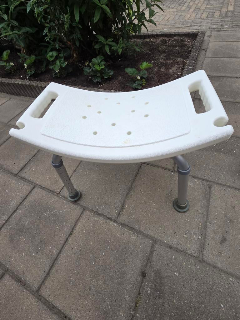 Douche krukje verstelbaar in verschillende hoogtes., Diversen, Verpleegmiddelen, Ophalen of Verzenden