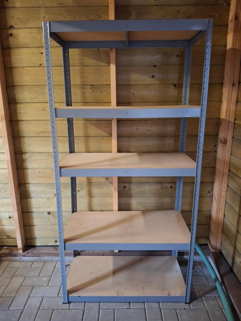 Stellingkast voor in de schuur of kelder., Ophalen