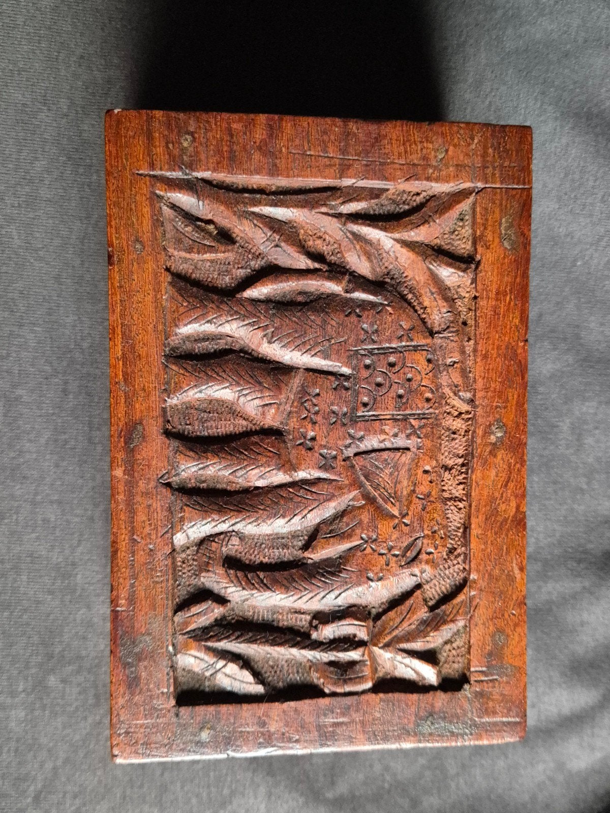 Handgesneden houten doosje met olifant, Antiek en Kunst, Antiek | Woonaccessoires, Ophalen of Verzenden