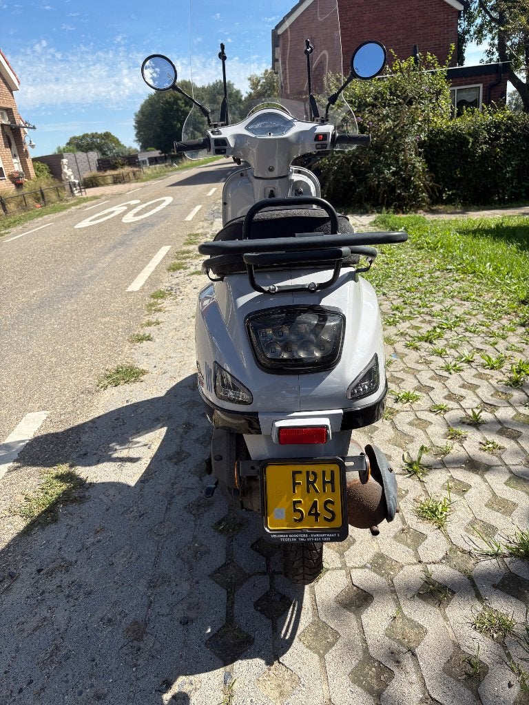 Foto 3 van GTS Toscana Dynamic bromscooter