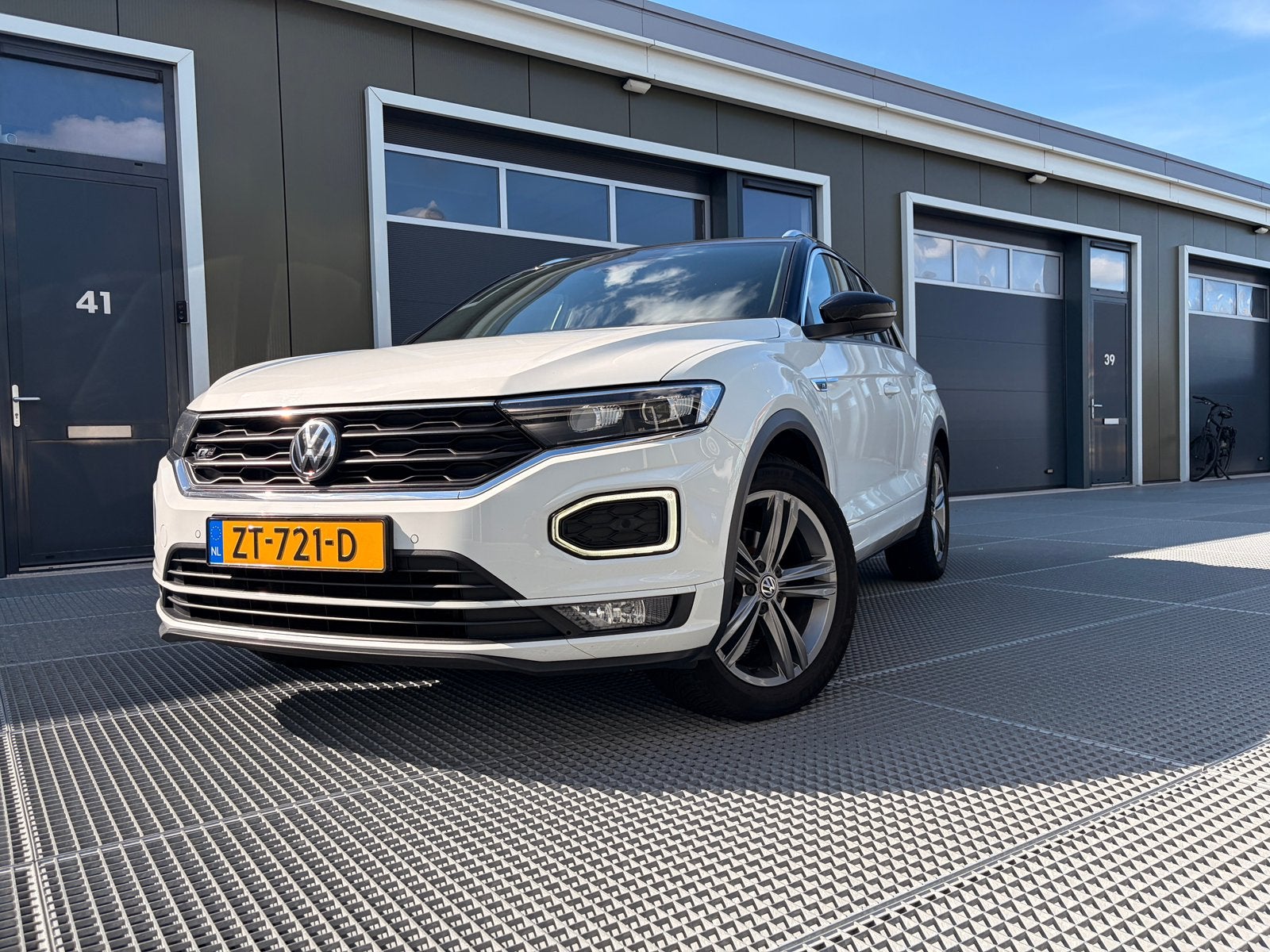 Volkswagen T-Roc 1.5 TSI 150pk 7-DSG 2019 Wit, Auto's, Volkswagen, 1498 cc, 4 cilinders, 150 pk, Leder en Stof