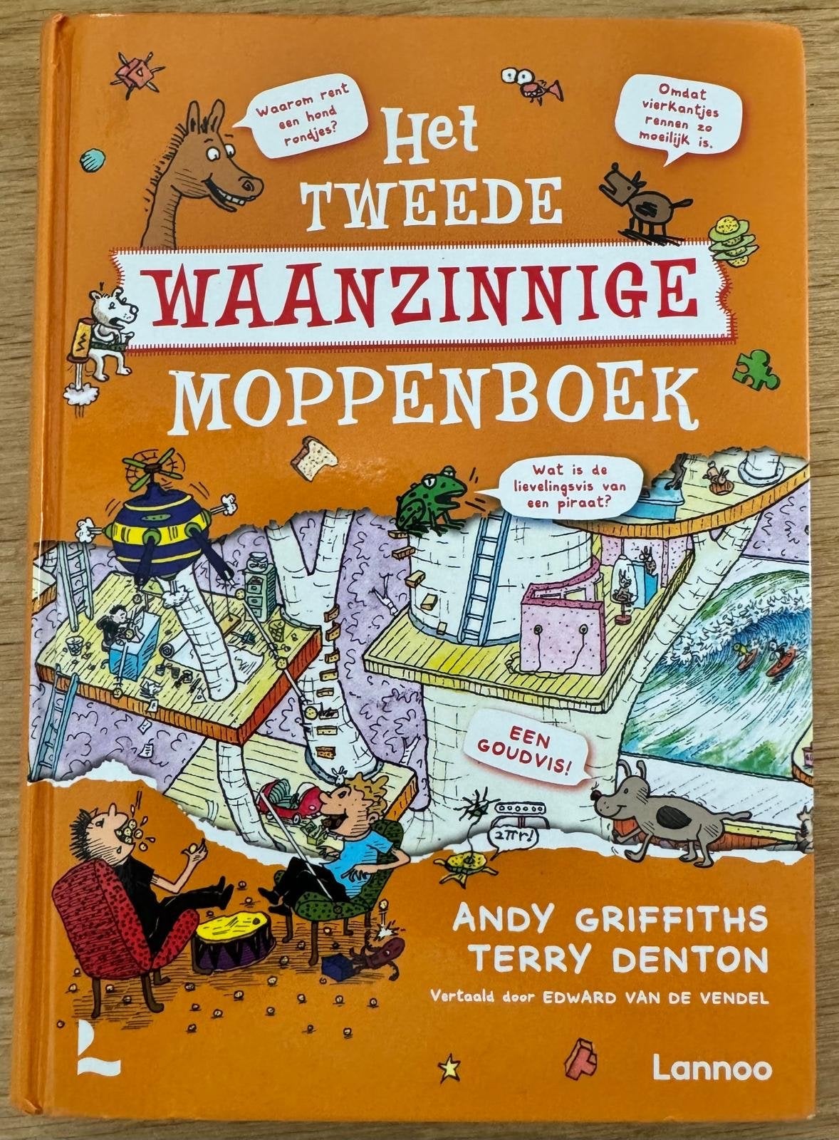 De Waanzinnige Boomhut Moppenboek - Andy Griffiths, Ophalen of Verzenden, Gelezen, Fictie algemeen