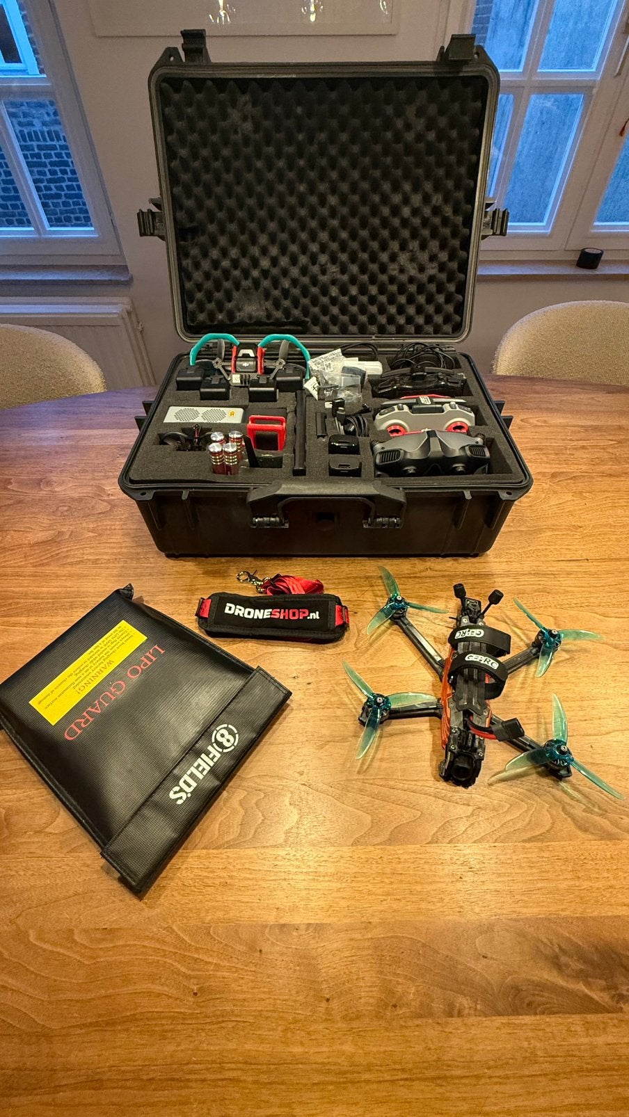 Foto 2 van Complete Drone set met 3 drones(Avata3.5,VaporD5&Pavo Femto)